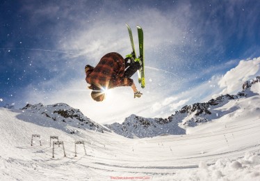 JRS低调看球-历年世俱杯球衣销售数据总览及热销款分析